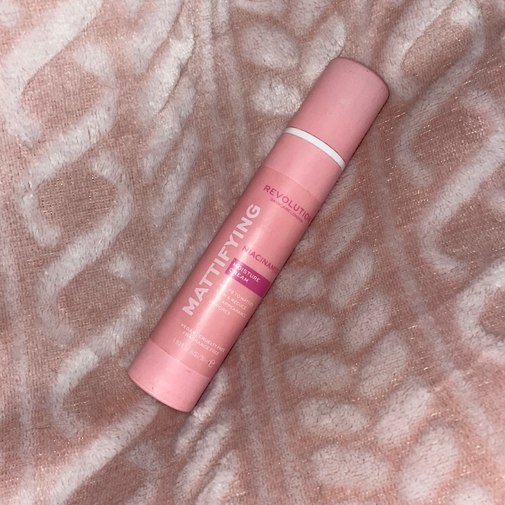 Revolution moisture cream